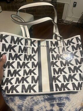 Michael Kors Beige Interior Tote with Silver Hardware